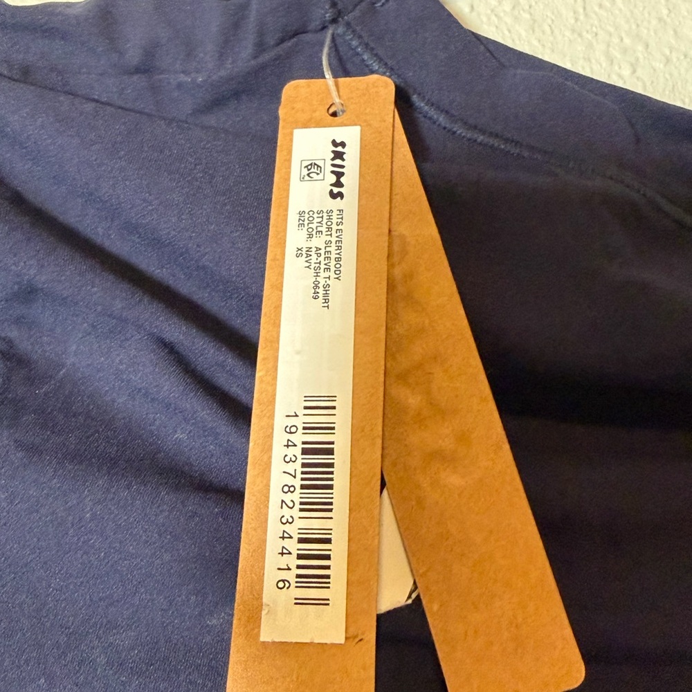 XS Skims fits everybody navy t shirt, NWT - Picture 4 of 6